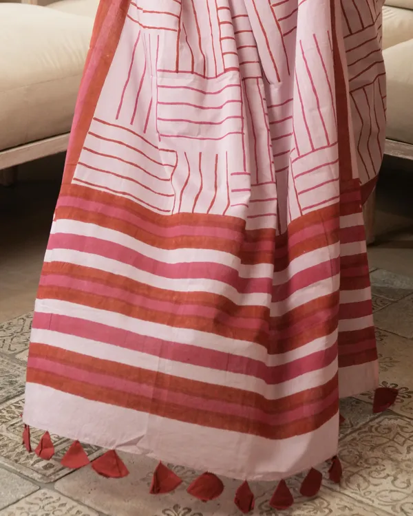 Mauve_Cotton_Geometry_H_Block_Printed_Mul_Saree_With_Tassels_For_Women
